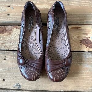 Women’s Great Northwest Button Slides